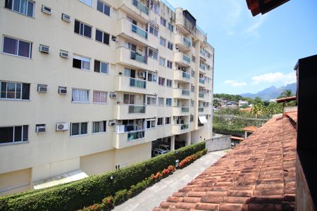 Casa de condomínio à venda com 160m², 3 quartos e 2 vagasVista