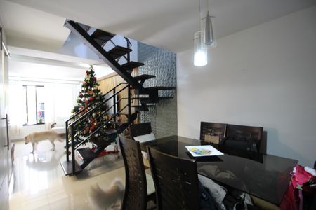 Casa de condomínio à venda com 160m², 3 quartos e 2 vagasSala