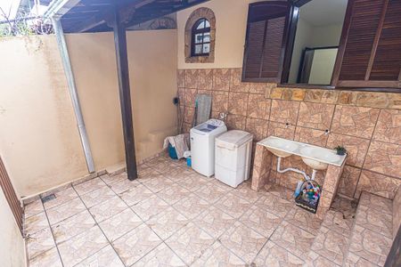 Casa para alugar com 80m², 3 quartos e 6 vagasarea de serviço