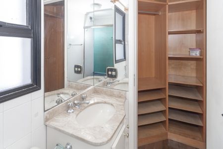 Apartamento à venda com 74m², 2 quartos e 1 vagaBanheiro da Suíte