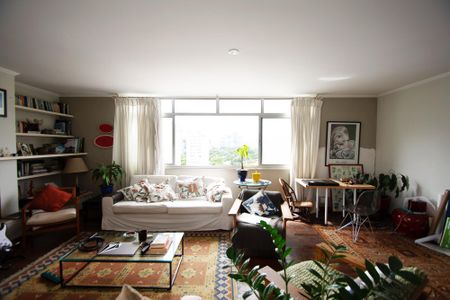 Apartamento à venda com 170m², 3 quartos e 1 vaga Apartamento à venda com 170m², 3 quartos e 1 vagaSala de estar