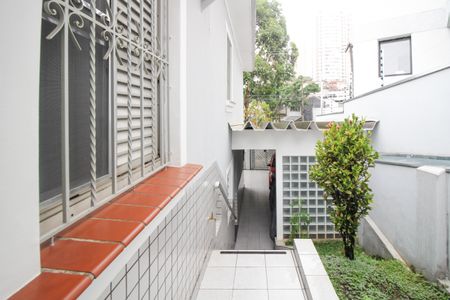 Casa à venda com 107m², 3 quartos e 2 vagasCorredor