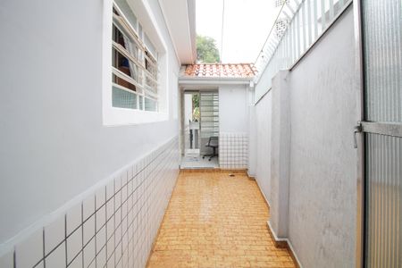 Casa à venda com 107m², 3 quartos e 2 vagasCorredor