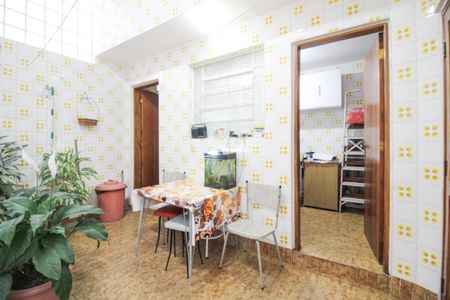 Casa à venda com 107m², 3 quartos e 2 vagasQuintal/Área de Serviço