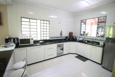 Casa à venda com 245m², 4 quartos e 3 vagasCozinha