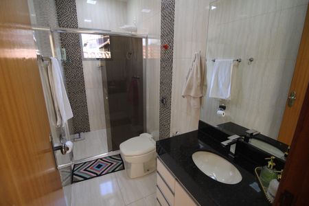 Casa à venda com 245m², 4 quartos e 3 vagasBanheiro 2