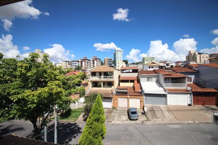 Casa à venda com 245m², 4 quartos e 3 vagasVista Varanda 