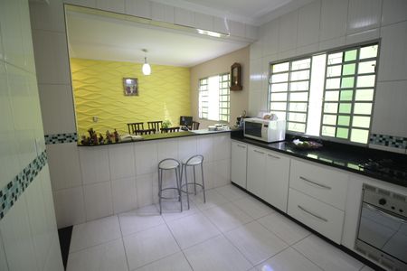 Casa à venda com 245m², 4 quartos e 3 vagasCozinha
