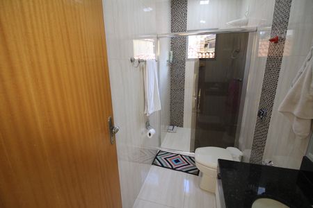 Casa à venda com 245m², 4 quartos e 3 vagasBanheiro 2