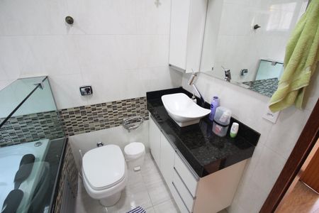 Casa à venda com 245m², 4 quartos e 3 vagasSuite Quarto 2