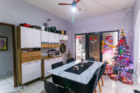 Casa à venda com 268m², 4 quartos e 2 vagasSala