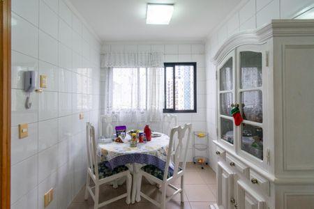 Apartamento à venda com 145m², 4 quartos e 2 vagasCozinha