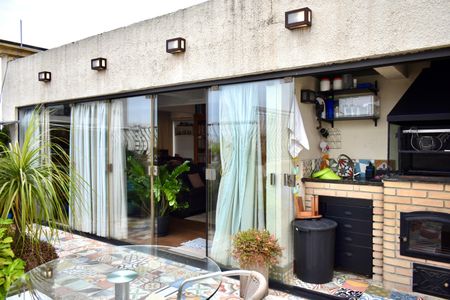 Apartamento à venda com 118m², 2 quartos e 3 vagas Apartamento à venda com 118m², 2 quartos e 3 vagasArea Gourmet - Cobertura