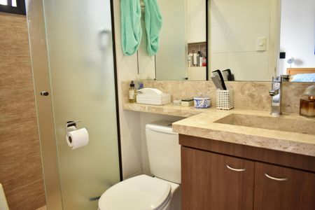 Apartamento à venda com 118m², 2 quartos e 3 vagas Apartamento à venda com 118m², 2 quartos e 3 vagasBanheiro da Suíte