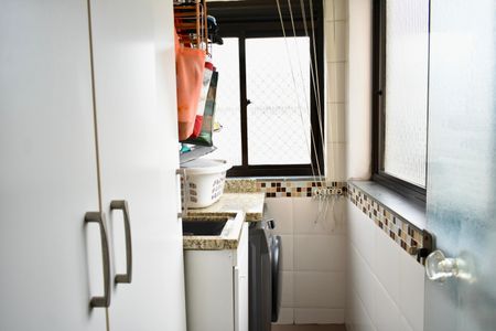 Apartamento à venda com 118m², 2 quartos e 3 vagas Apartamento à venda com 118m², 2 quartos e 3 vagasÁrea de Serviço