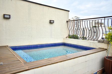 Apartamento à venda com 118m², 2 quartos e 3 vagas Apartamento à venda com 118m², 2 quartos e 3 vagasArea Gourmet - Cobertura