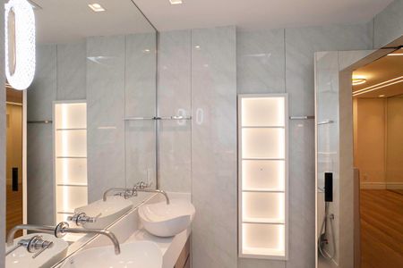 Apartamento à venda com 120m², 3 quartos e 2 vagasBanheiro da suíte 