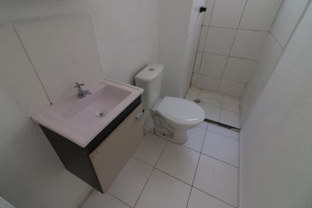 Banheiro de apartamento para alugar com 2 quartos, 42m² em Jardim do Lago, Osasco