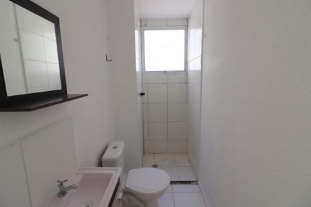 Banheiro de apartamento para alugar com 2 quartos, 42m² em Jardim do Lago, Osasco