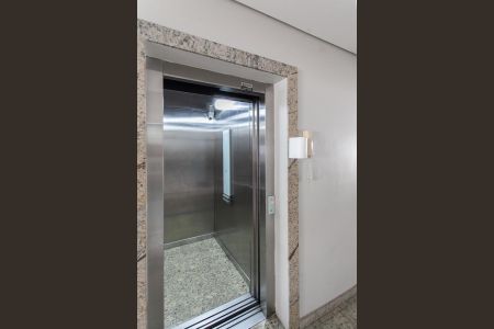 Apartamento à venda com 145m², 3 quartos e 3 vagasElevador