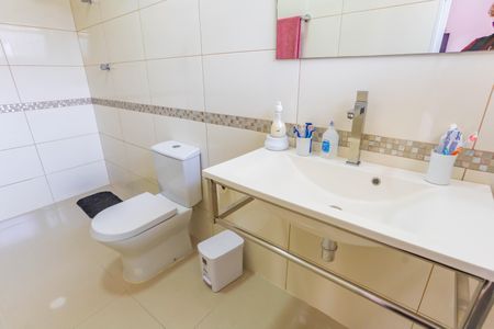 Casa à venda com 700m², 16 quartos e 1 vagaCasa 1 banheiro da suíte 1