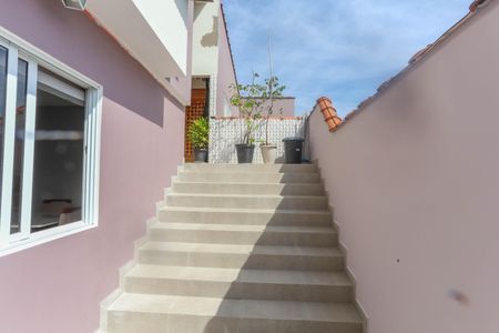 Casa à venda com 700m², 16 quartos e 1 vagaEscada para casa 2