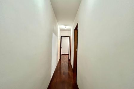 Casa à venda com 150m², 3 quartos e 2 vagasCorredor