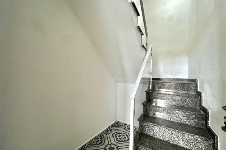 Casa à venda com 150m², 3 quartos e 2 vagasEscada