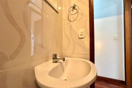 Casa à venda com 150m², 3 quartos e 2 vagasBanheiro Corredor