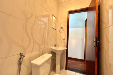 Casa à venda com 150m², 3 quartos e 2 vagasBanheiro Corredor