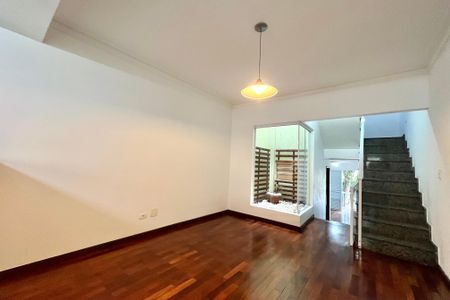 Casa à venda com 150m², 3 quartos e 2 vagasSala