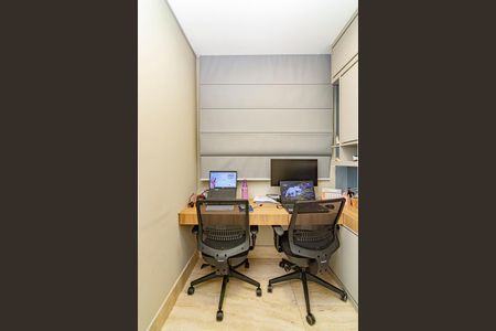 Apartamento à venda com 242m², 4 quartos e 4 vagasEscritório