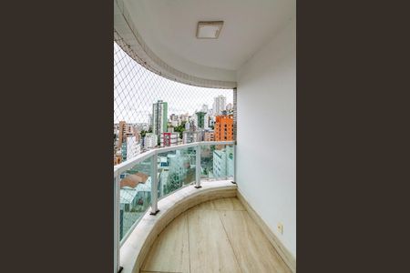 Apartamento à venda com 242m², 4 quartos e 4 vagasVaranda da Sala 2