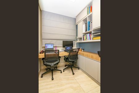 Apartamento à venda com 242m², 4 quartos e 4 vagasEscritório