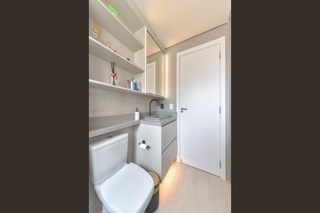 Apartamento à venda com 81m², 2 quartos e 1 vagaSuíte - Banheiro