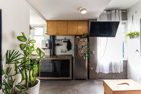 Cozinha de kitnet/studio para alugar com 1 quarto, 23m² em República, São Paulo