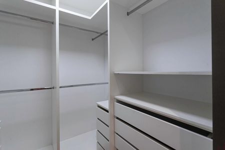 Apartamento à venda com 120m², 3 quartos e 2 vagasCloset da suíte