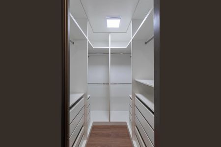 Apartamento à venda com 120m², 3 quartos e 2 vagasCloset da suíte