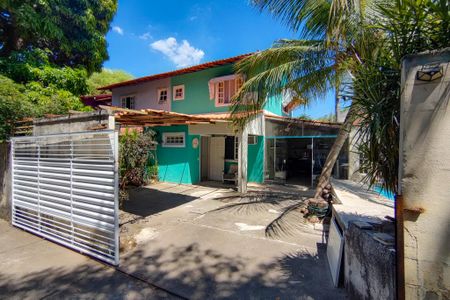 Casa para alugar com 140m², 2 quartos e 3 vagas Casa para alugar com 140m², 2 quartos e 3 vagasFachada