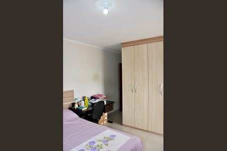 Casa à venda com 400m², 3 quartos e 5 vagasDetalhe - Quarto 01 com Suíte e Varanda