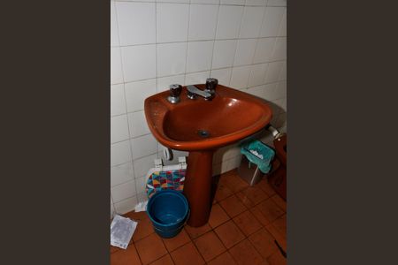 Casa à venda com 400m², 3 quartos e 5 vagasDetalhe - Banheiro Social