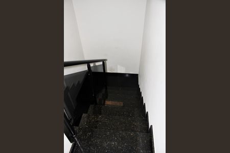 Casa à venda com 400m², 3 quartos e 5 vagasDetalhe - Escada Quartos