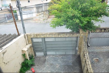 Casa à venda com 400m², 3 quartos e 5 vagasDetalhe - Vista do Quarto 01 com Suíte e Varanda