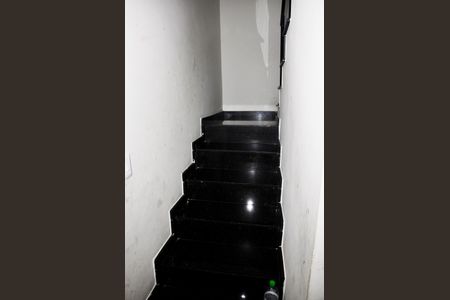 Casa à venda com 400m², 3 quartos e 5 vagasDetalhe - Escada Quartos