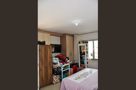 Casa à venda com 400m², 3 quartos e 5 vagasDetalhe - Quarto 01 com Suíte e Varanda