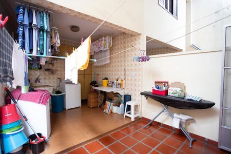 Casa à venda com 185m², 3 quartos e 2 vagas Casa à venda com 185m², 3 quartos e 2 vagasÁREA DE SERVIÇO