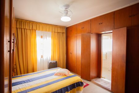 Casa à venda com 185m², 3 quartos e 2 vagas Casa à venda com 185m², 3 quartos e 2 vagasQUARTO 1- SUÍTE