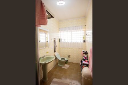 Casa à venda com 185m², 3 quartos e 2 vagas Casa à venda com 185m², 3 quartos e 2 vagasBANHEIRO