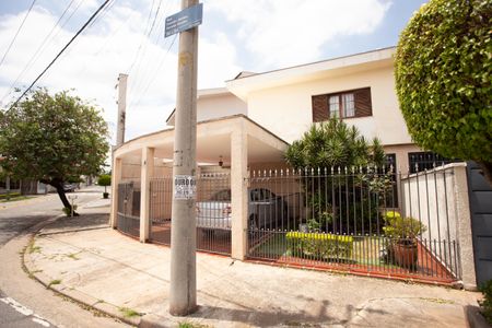 Casa à venda com 185m², 3 quartos e 2 vagas Casa à venda com 185m², 3 quartos e 2 vagasFACHADA