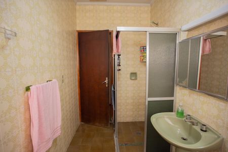 Casa à venda com 185m², 3 quartos e 2 vagas Casa à venda com 185m², 3 quartos e 2 vagasBANHEIRO